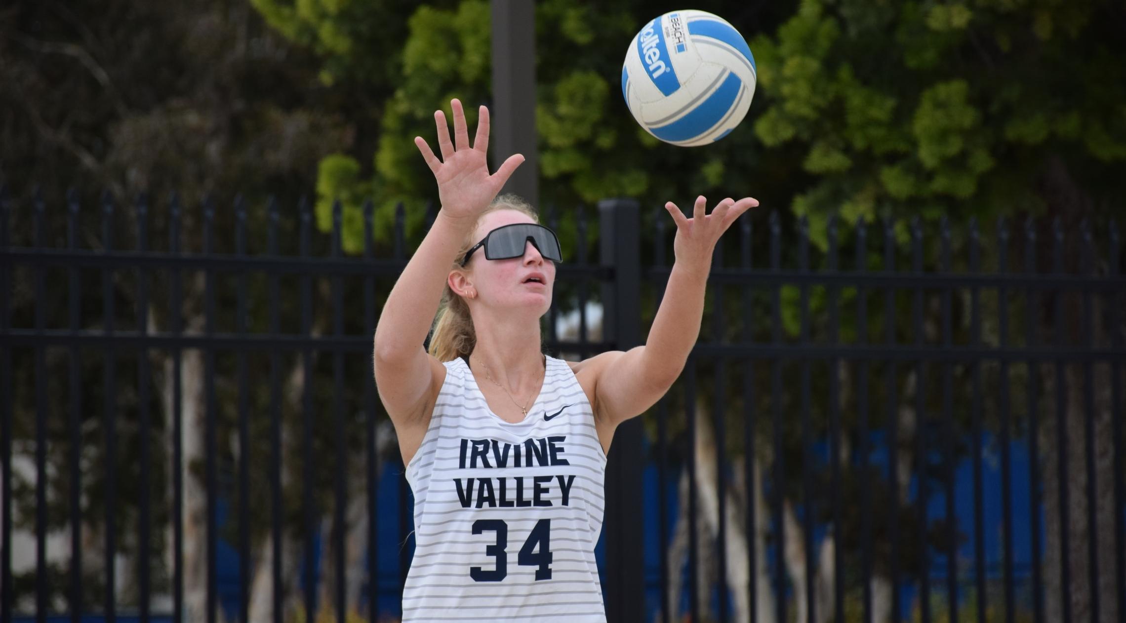 Beach volleyball team sweeps its fifth straight OEC match