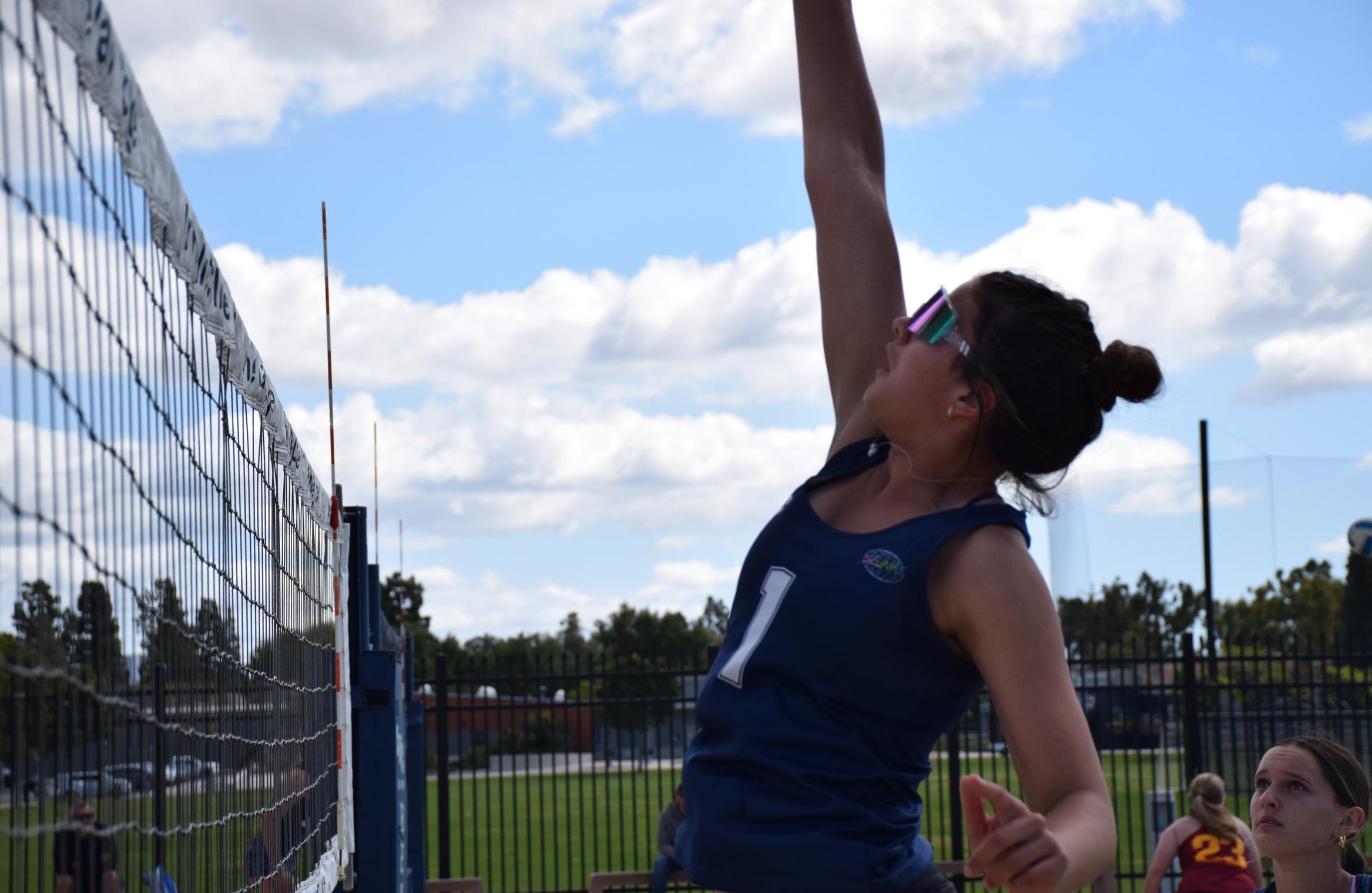 Women's beach volleyball team stays unbeaten in OEC play