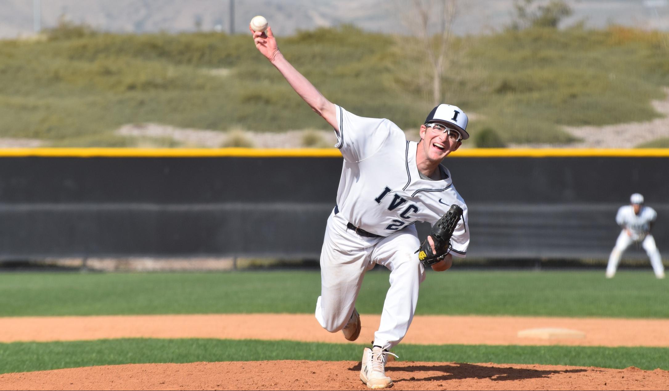 Baseball team falls in second game of series at Riverside