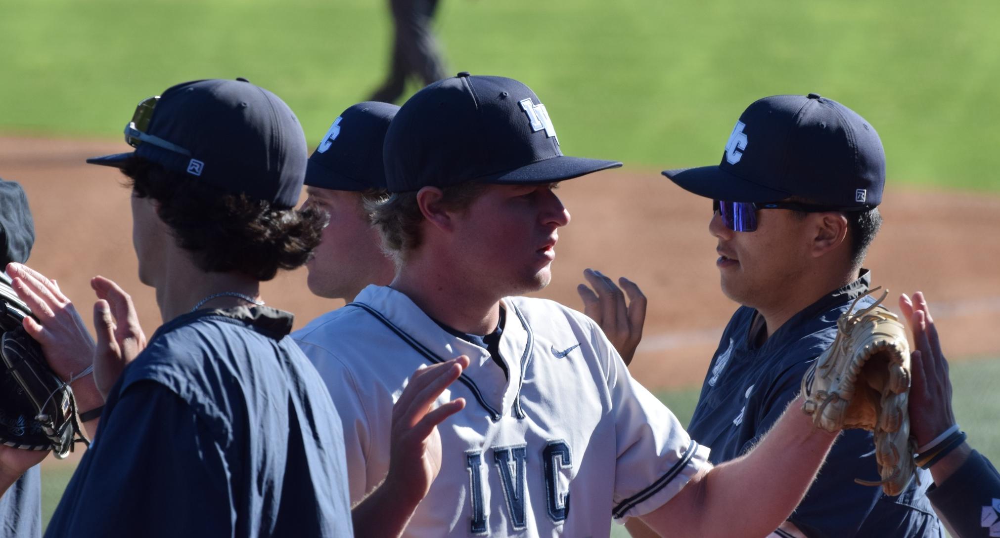 Baseball team bounces back from tough defeat with solid victory
