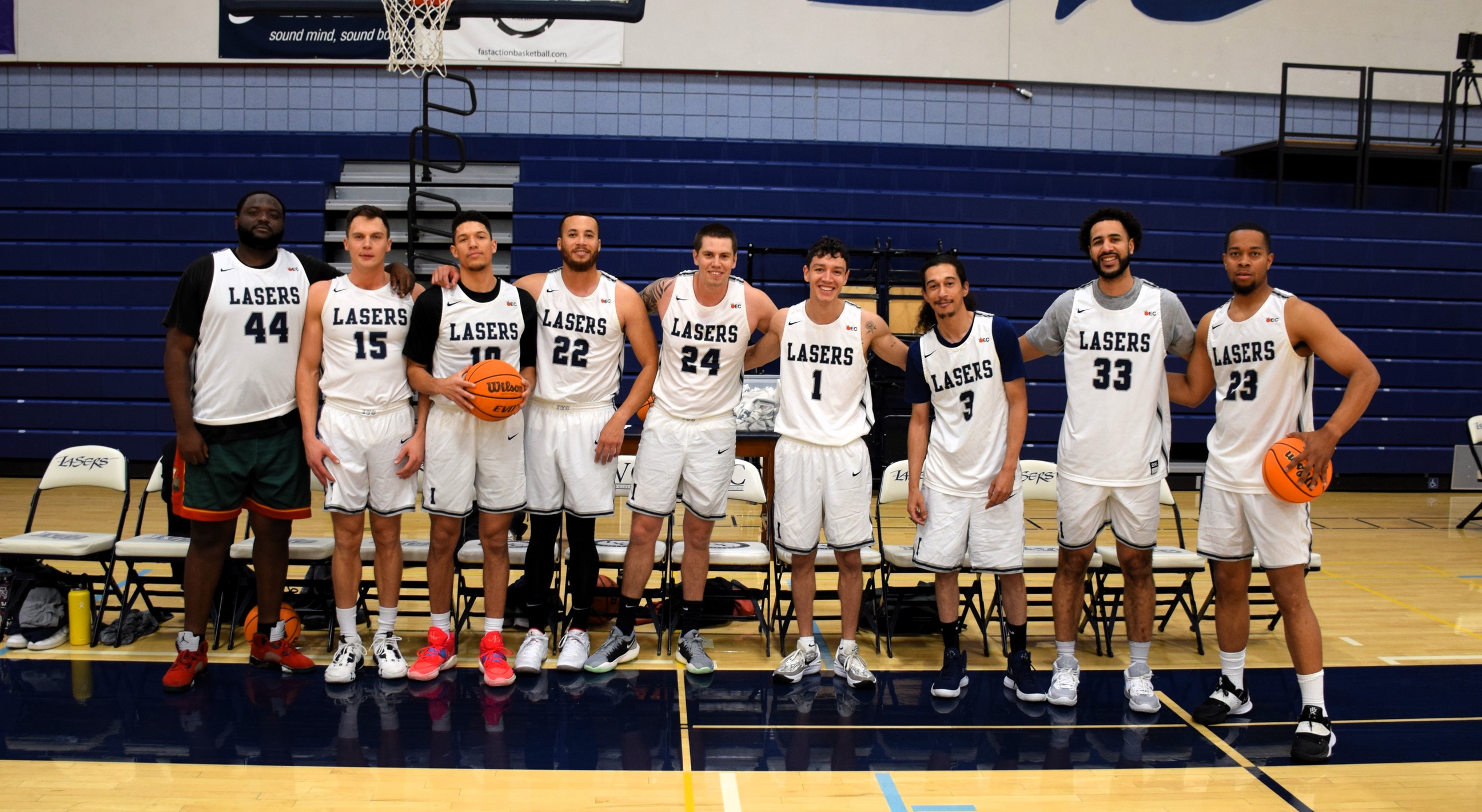 Men's basketball team hosts alumni exhibition Friday night