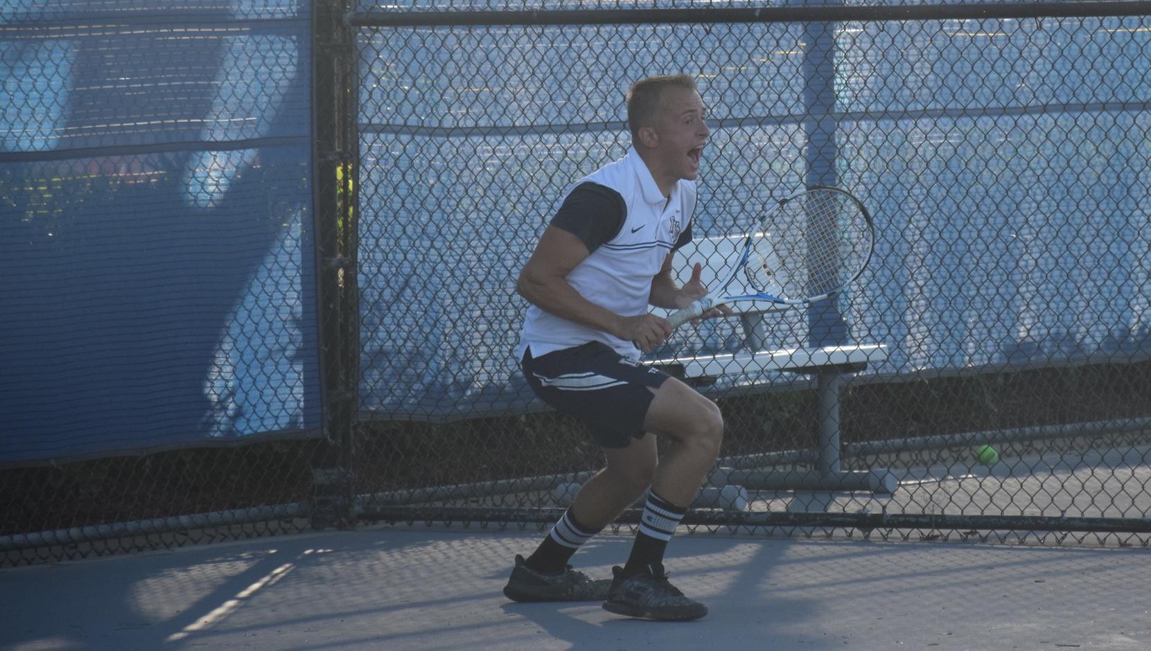 Men's tennis team wins again, sets up conference showdown
