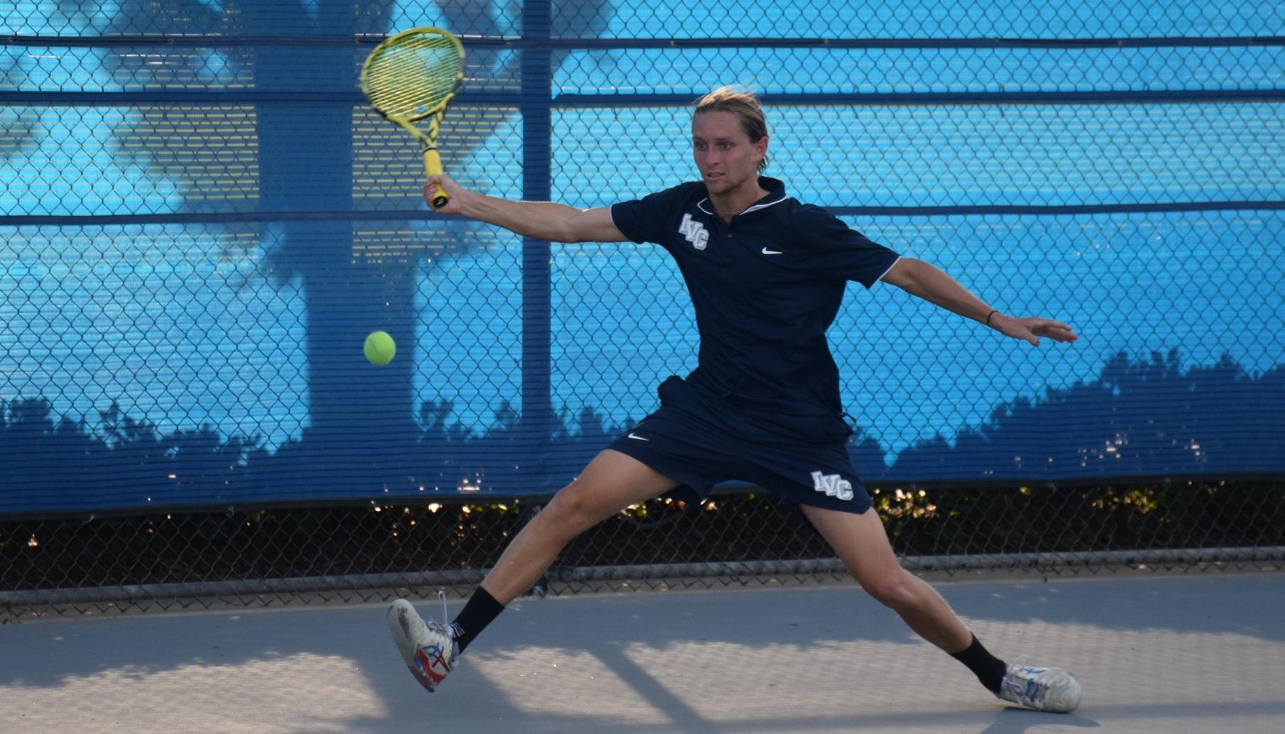 Men's tennis team goes down to the final match with Concordia
