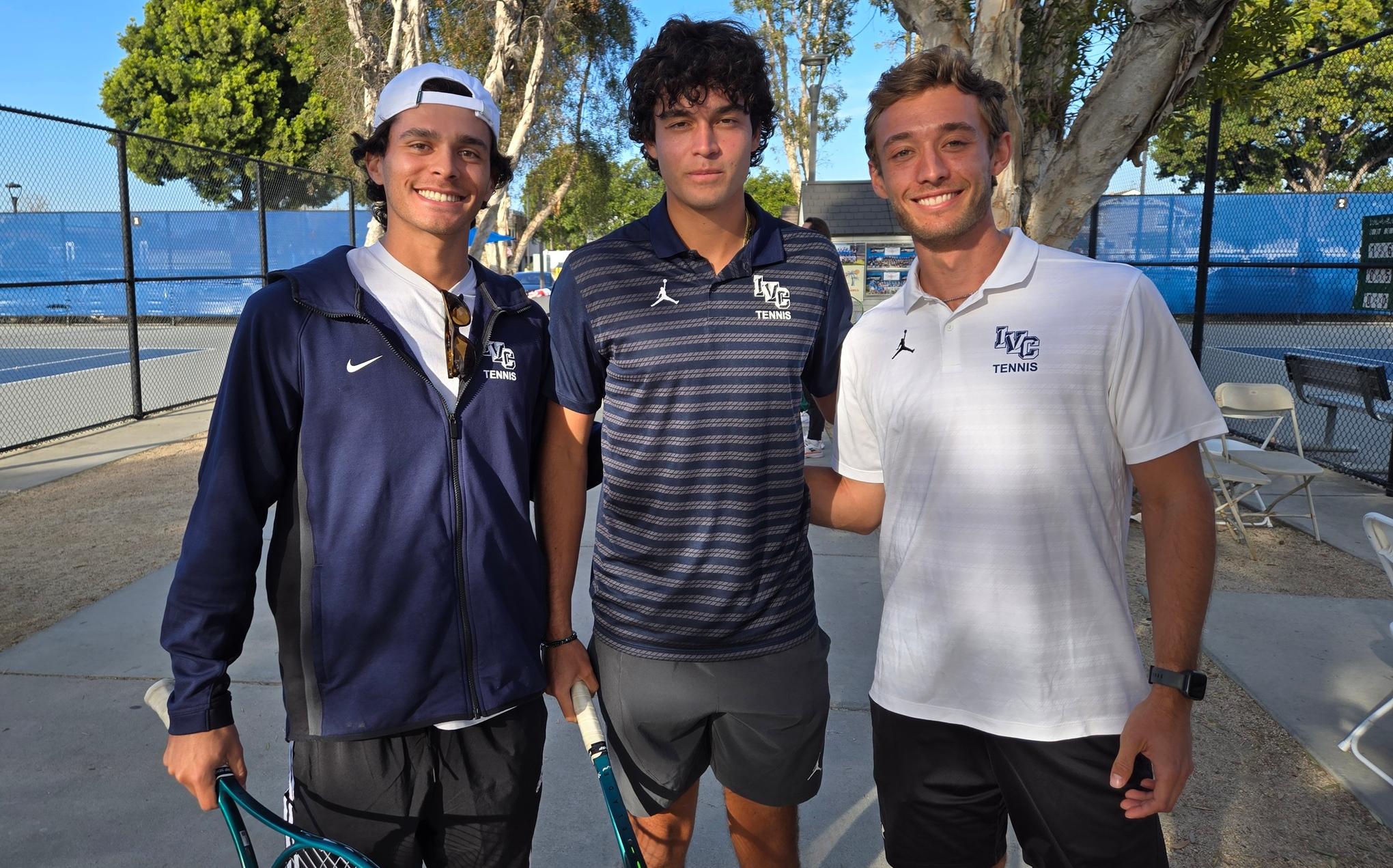 Men's tennis team has no problem with Orange Coast at home