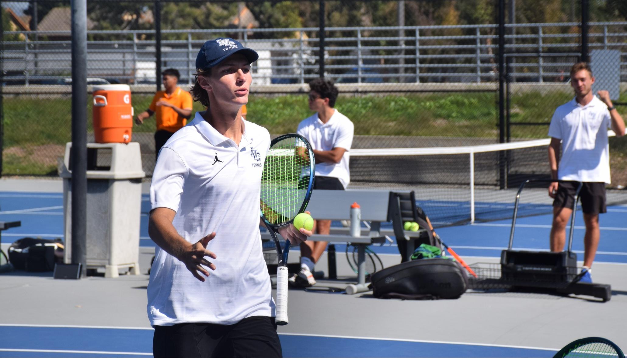 Men's tennis team closes out regular season with 9-0 shutout