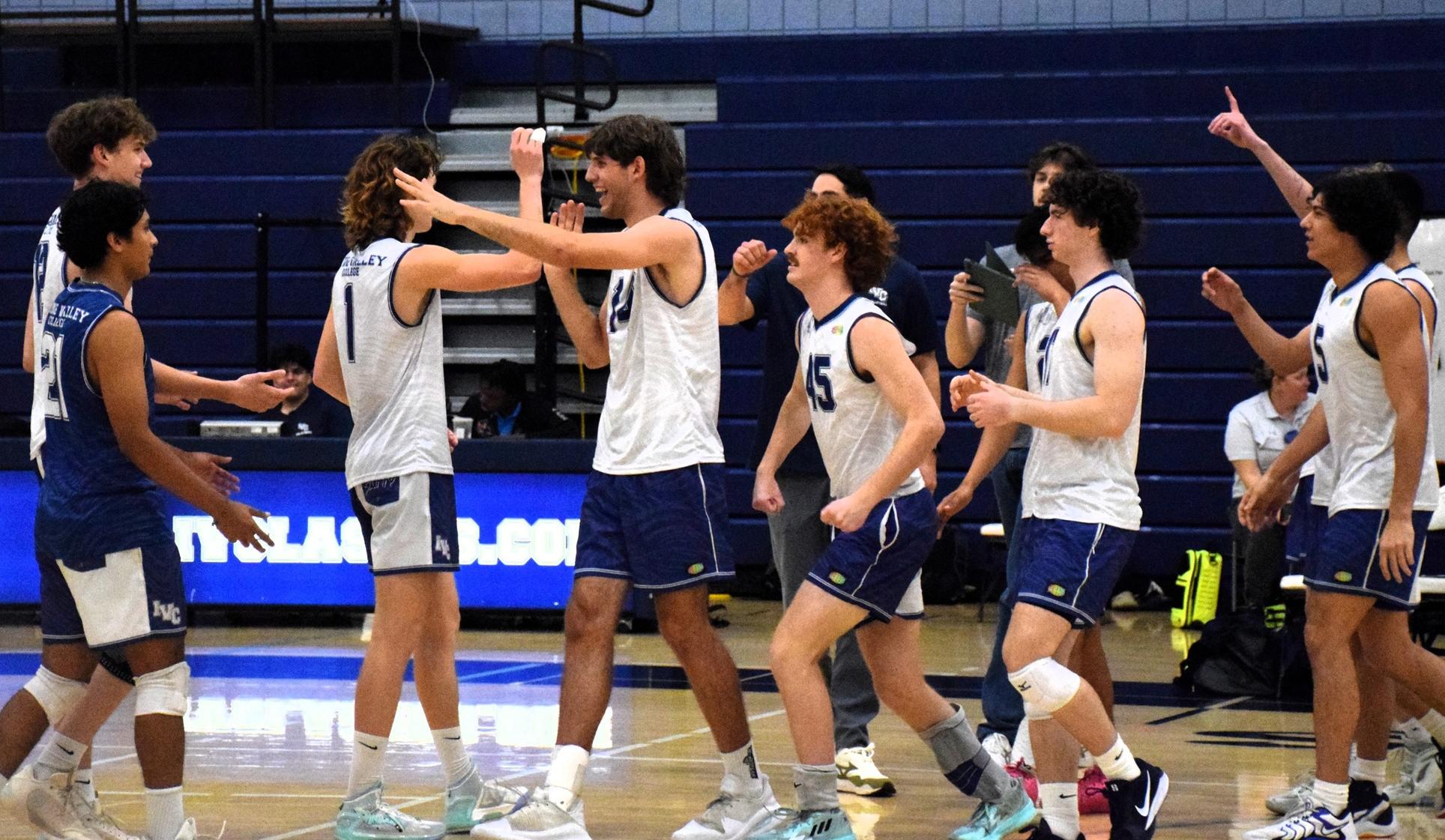 Men's volleyball team responds with sweep at Palomar