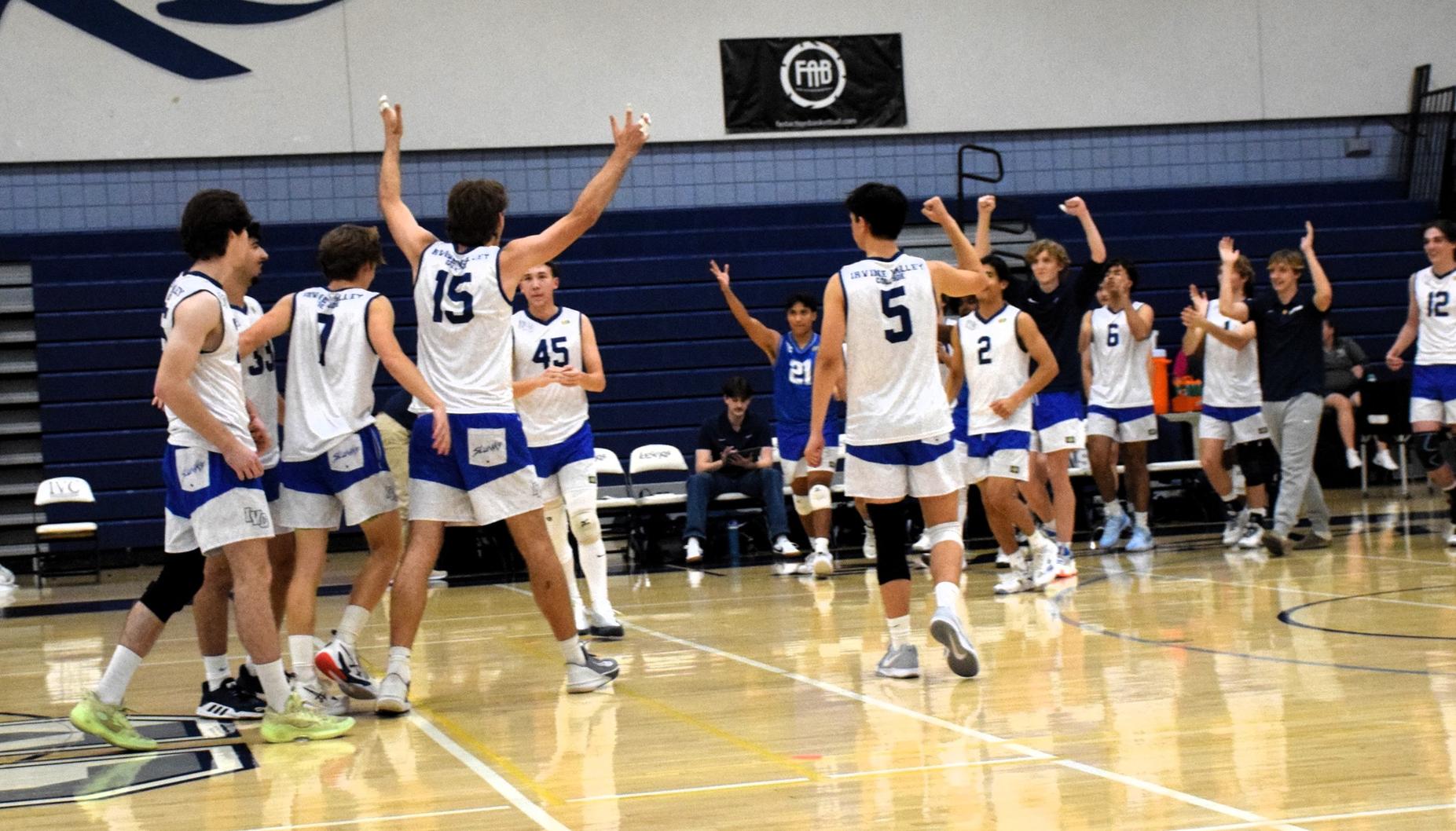 Men's volleyball team picks up first win of year, sweeps AVC
