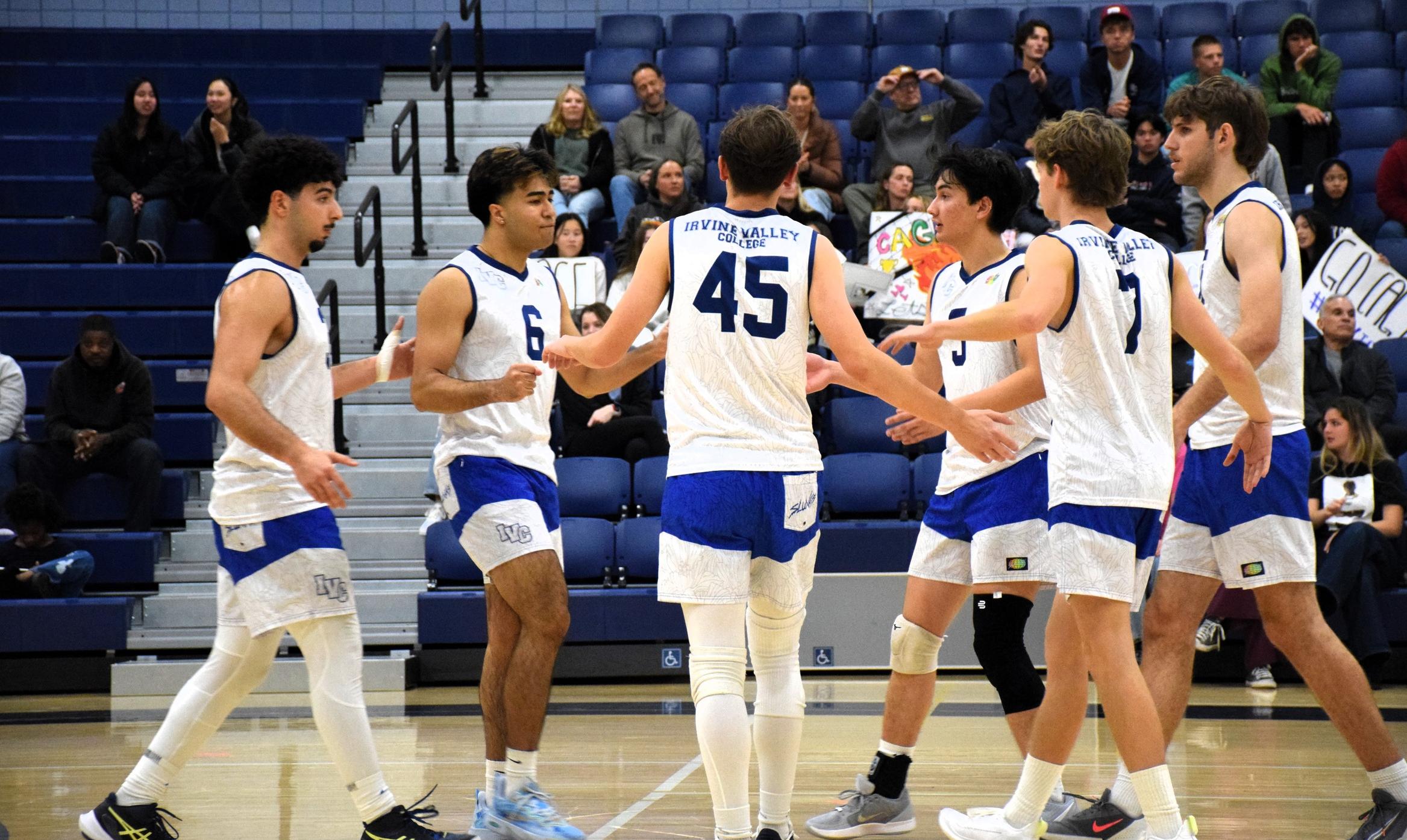 Men's volleyball team falls in five sets to San Diego Miramar