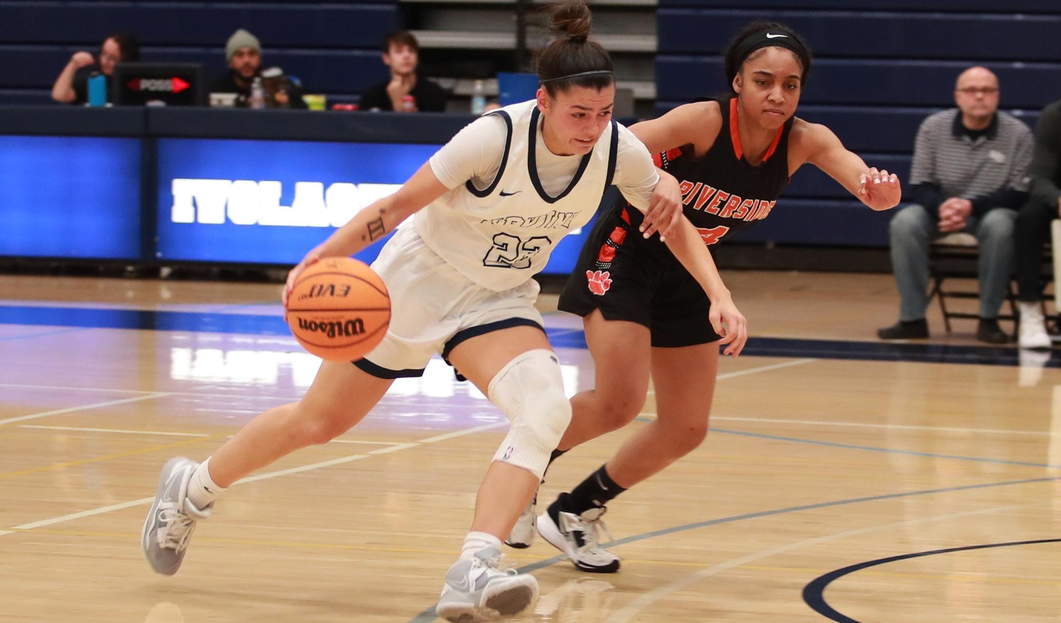 Women's basketball team upsets No. 15 in the state Riverside