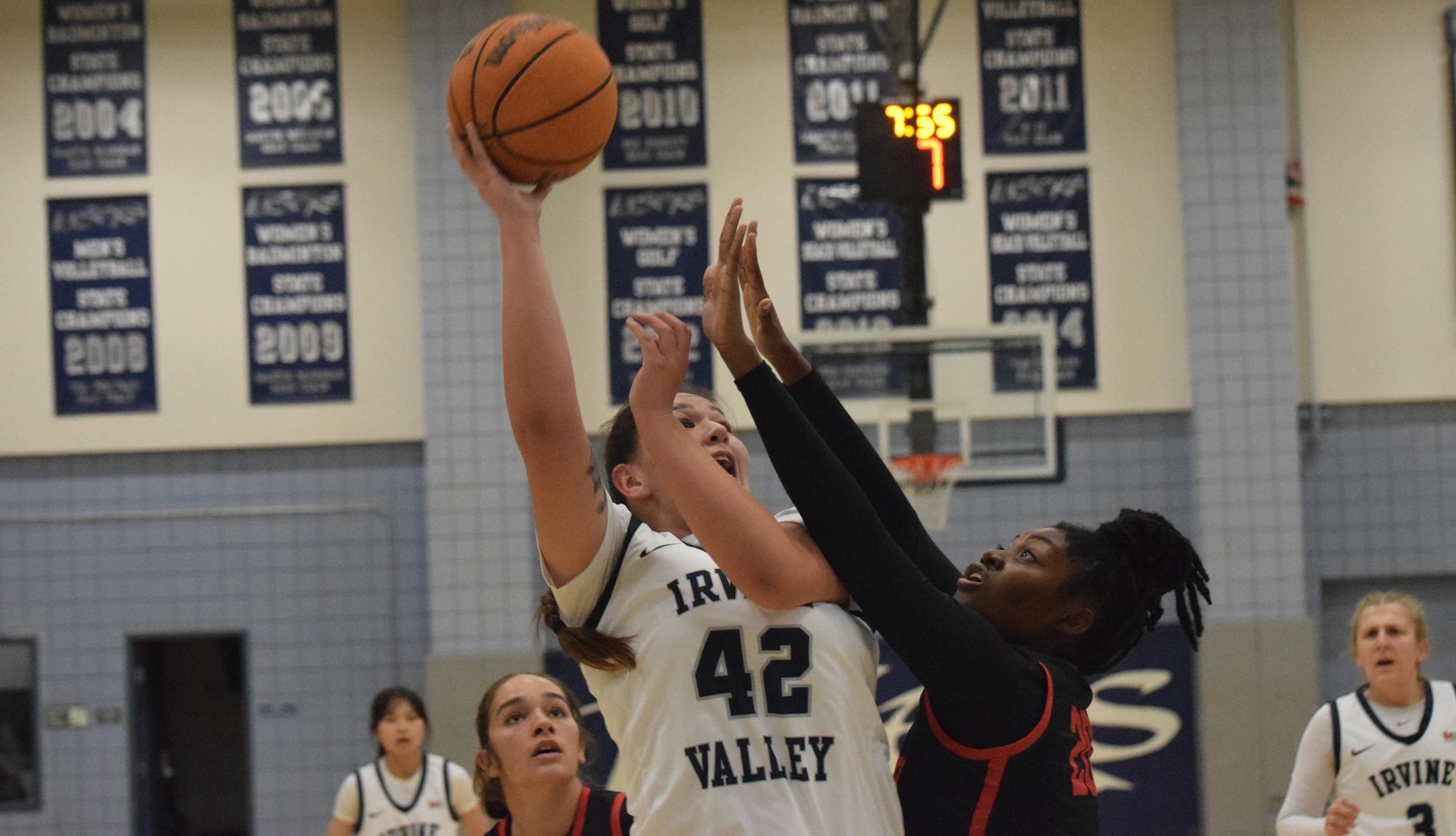 Women's basketball team drops tough game to Long Beach City