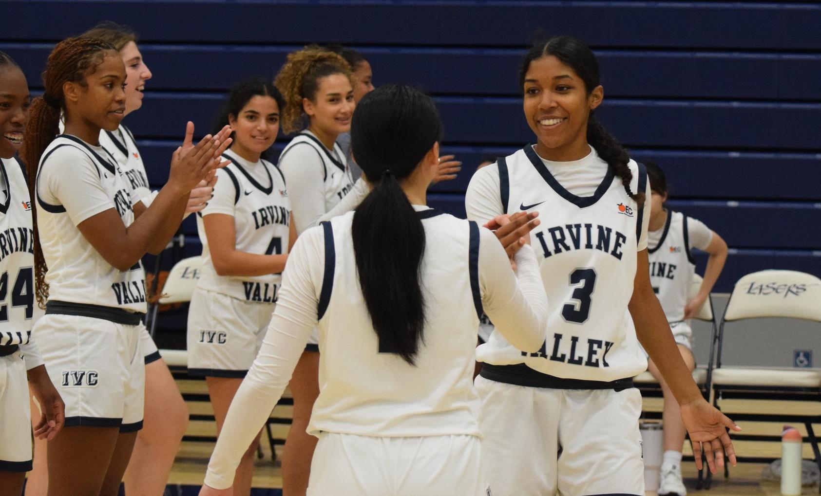 Women's basketball team splits games at Eagle Invitational