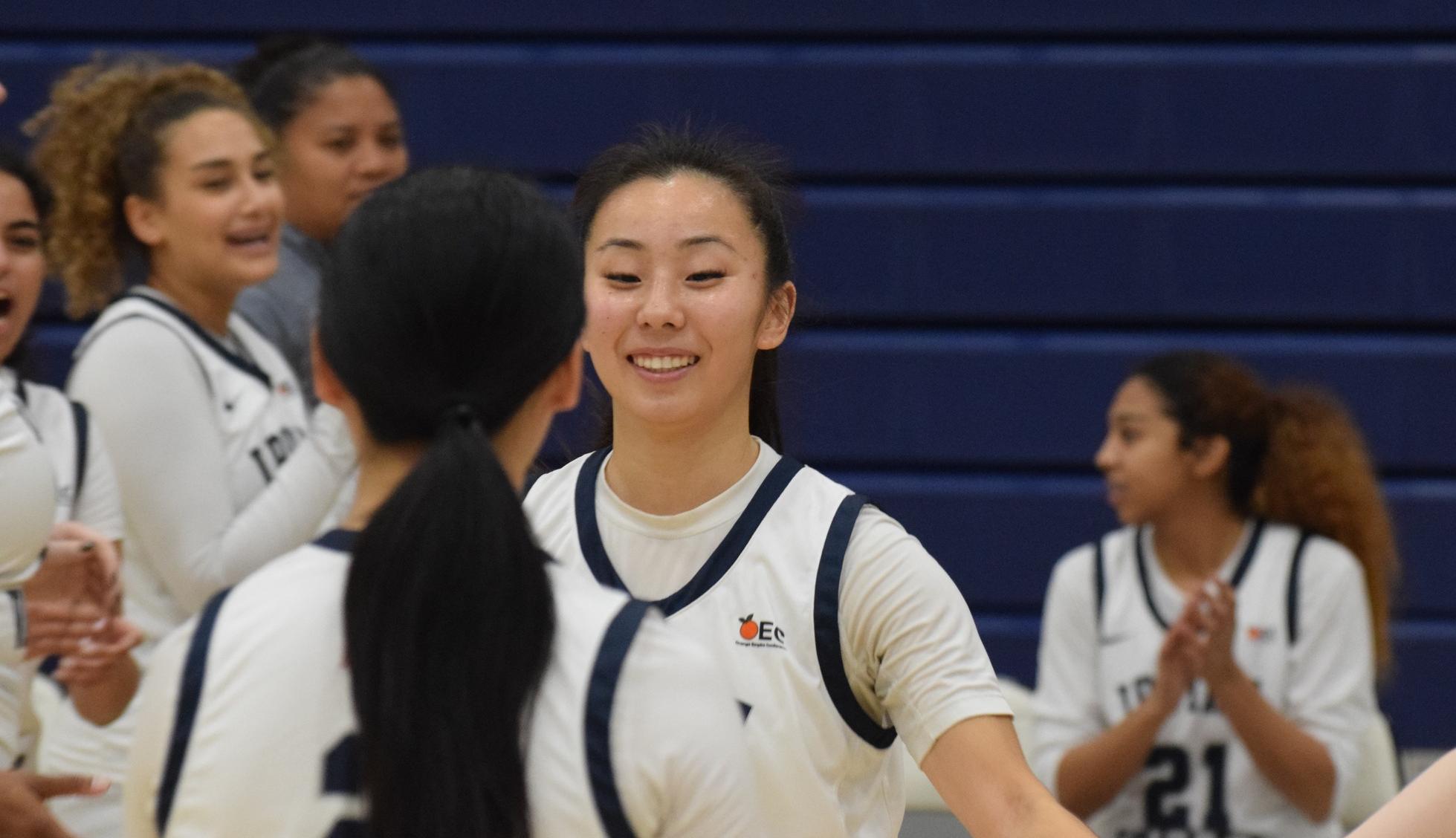 Women's basketball defeats district rival Saddleback on road