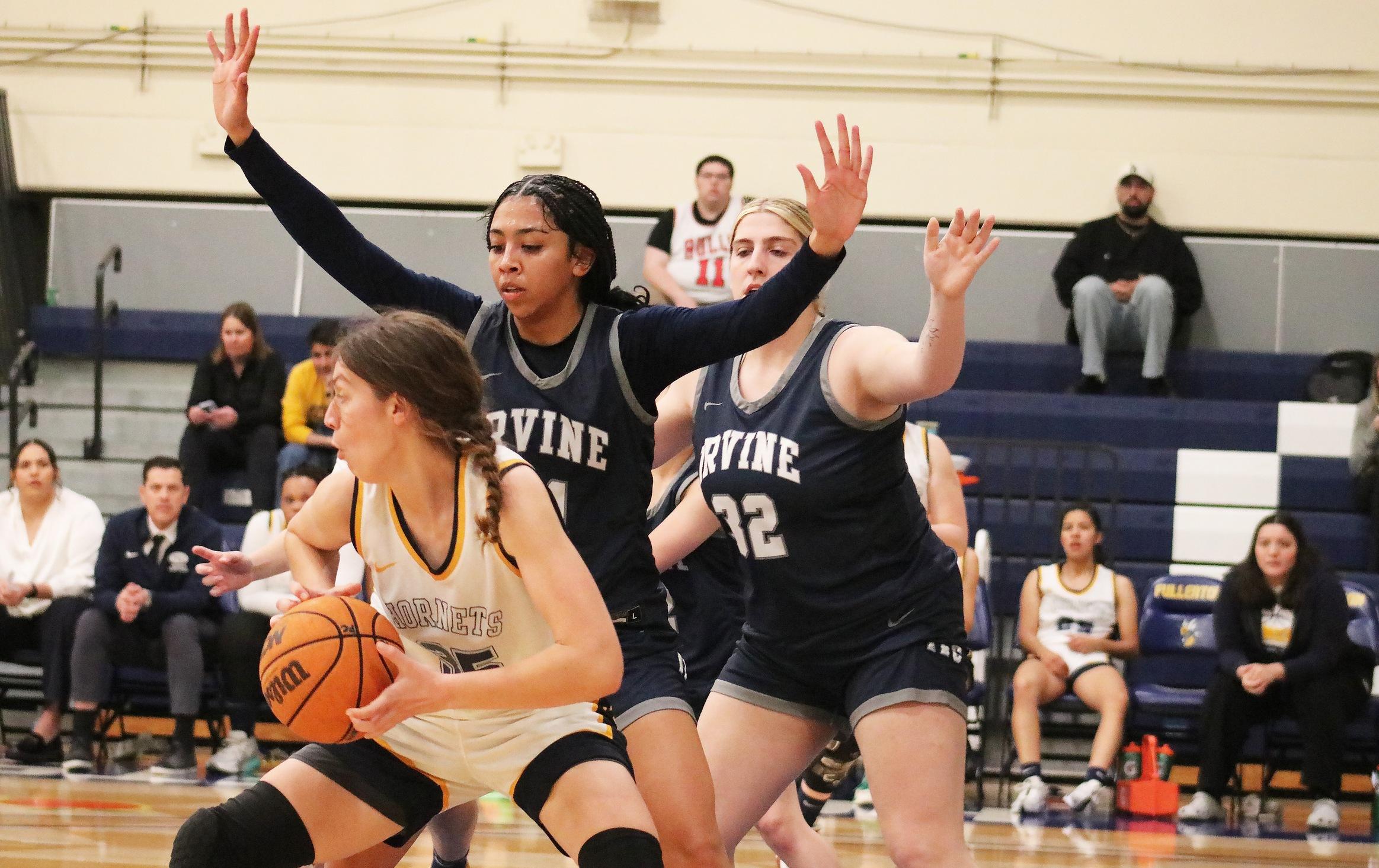 Women's basketball team goes on the road for big victory