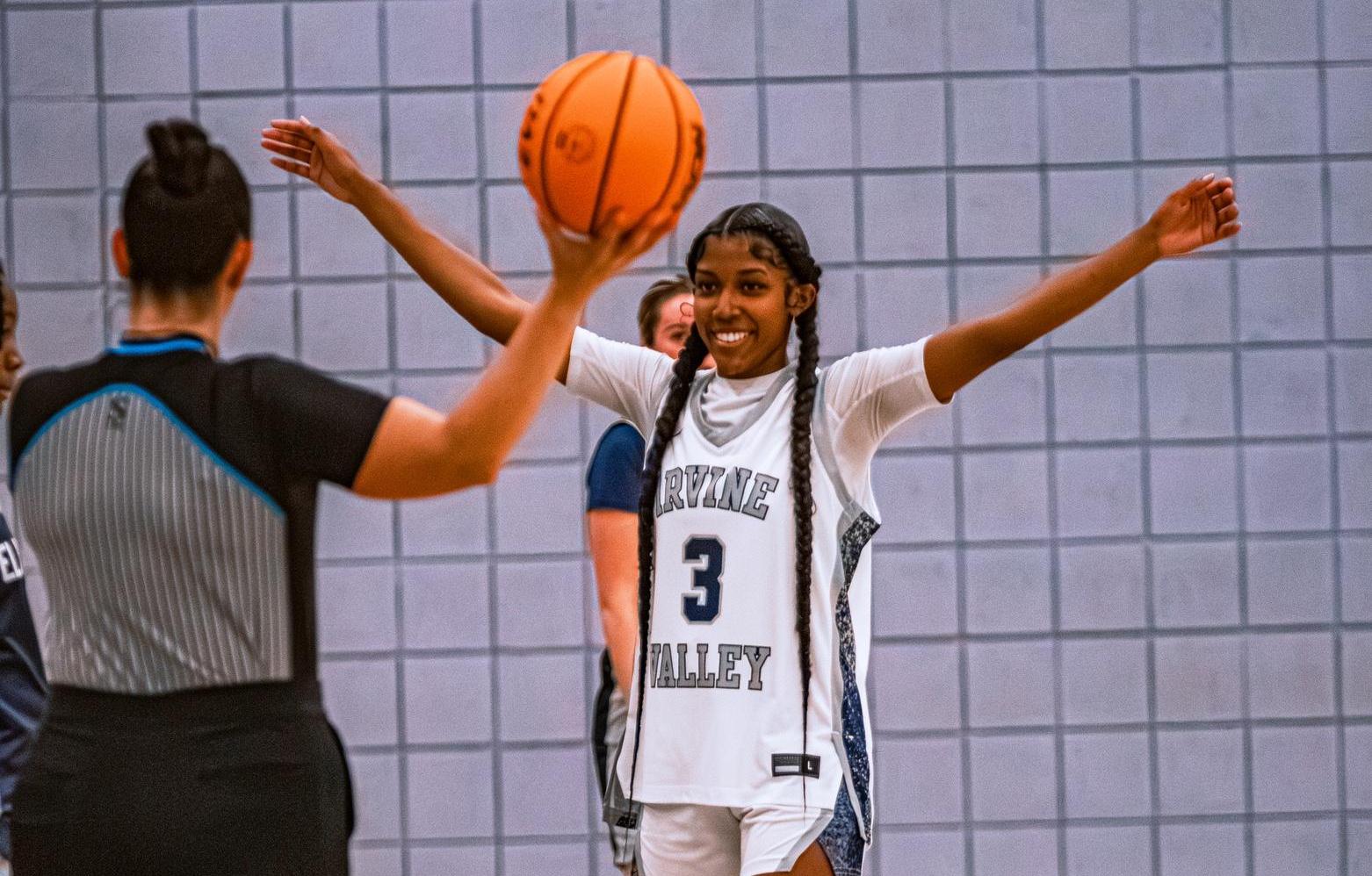 Women's basketball team runs away with win at Riverside