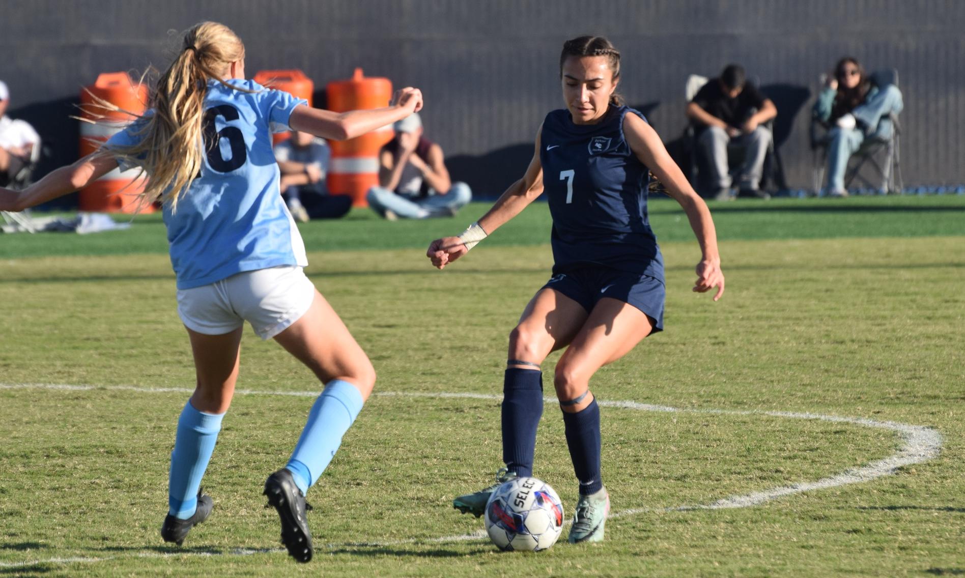 Women's soccer team shuts out Fullerton on the road