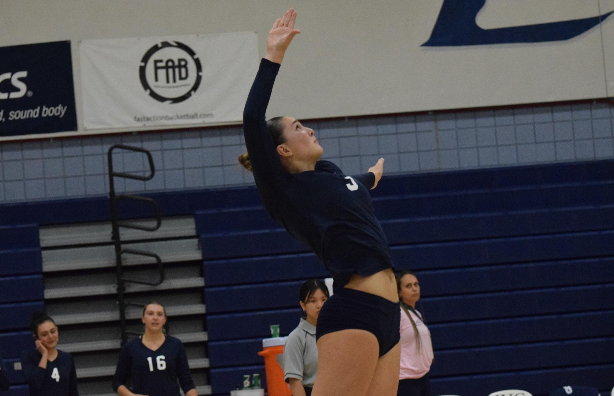 Women's volleyball team levels record in OEC with five-set win