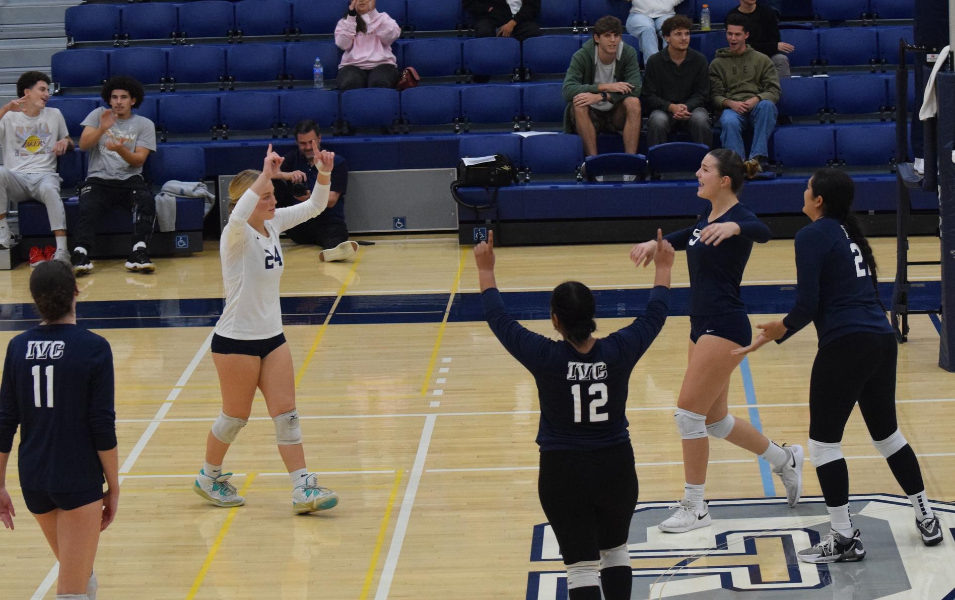 Women's volleyball team scores its second sweep in conference
