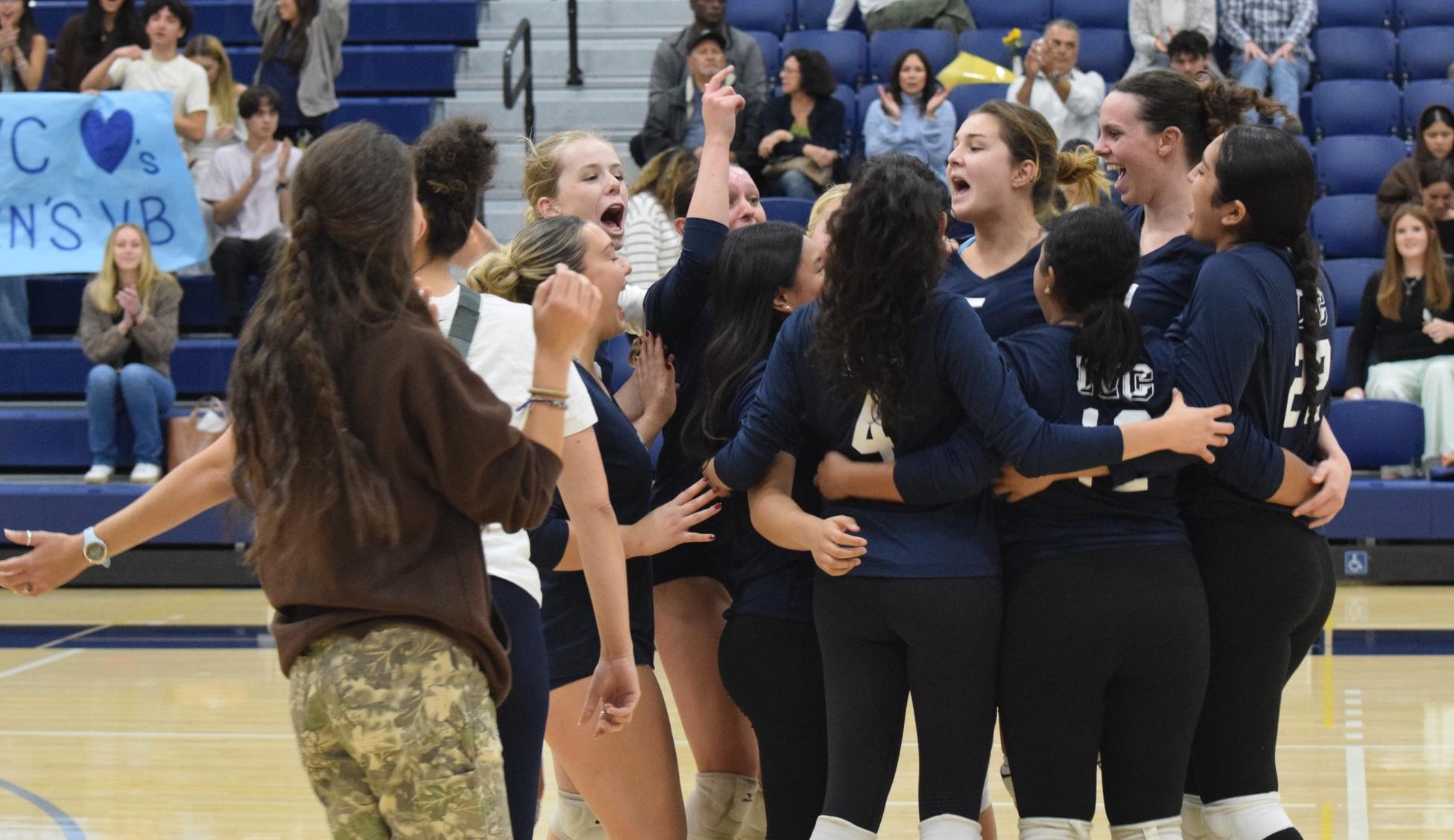 Women's volleyball team rallies to beat Fullerton in five