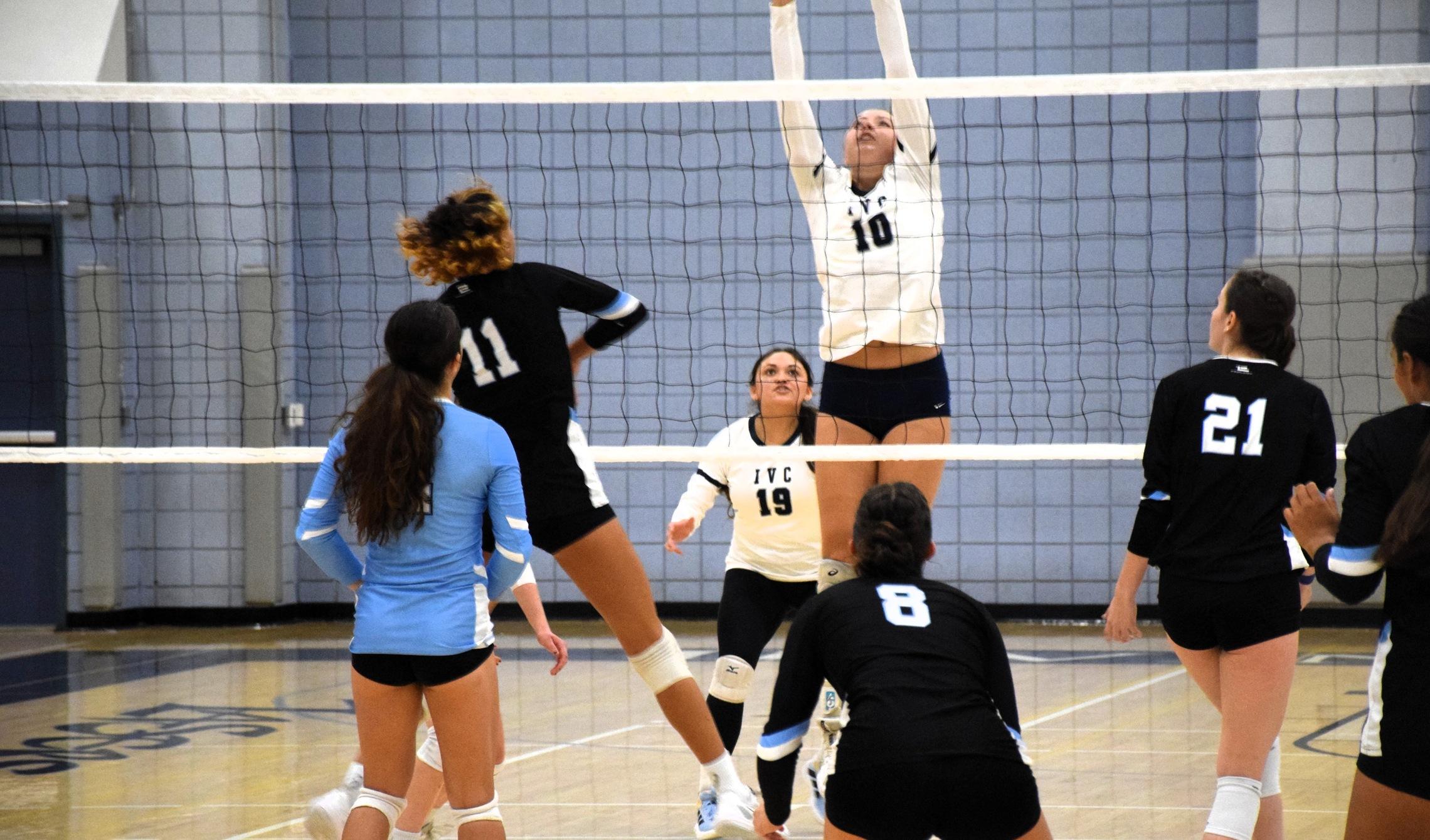 Women's volleyball team plays tough, falls to Moorpark