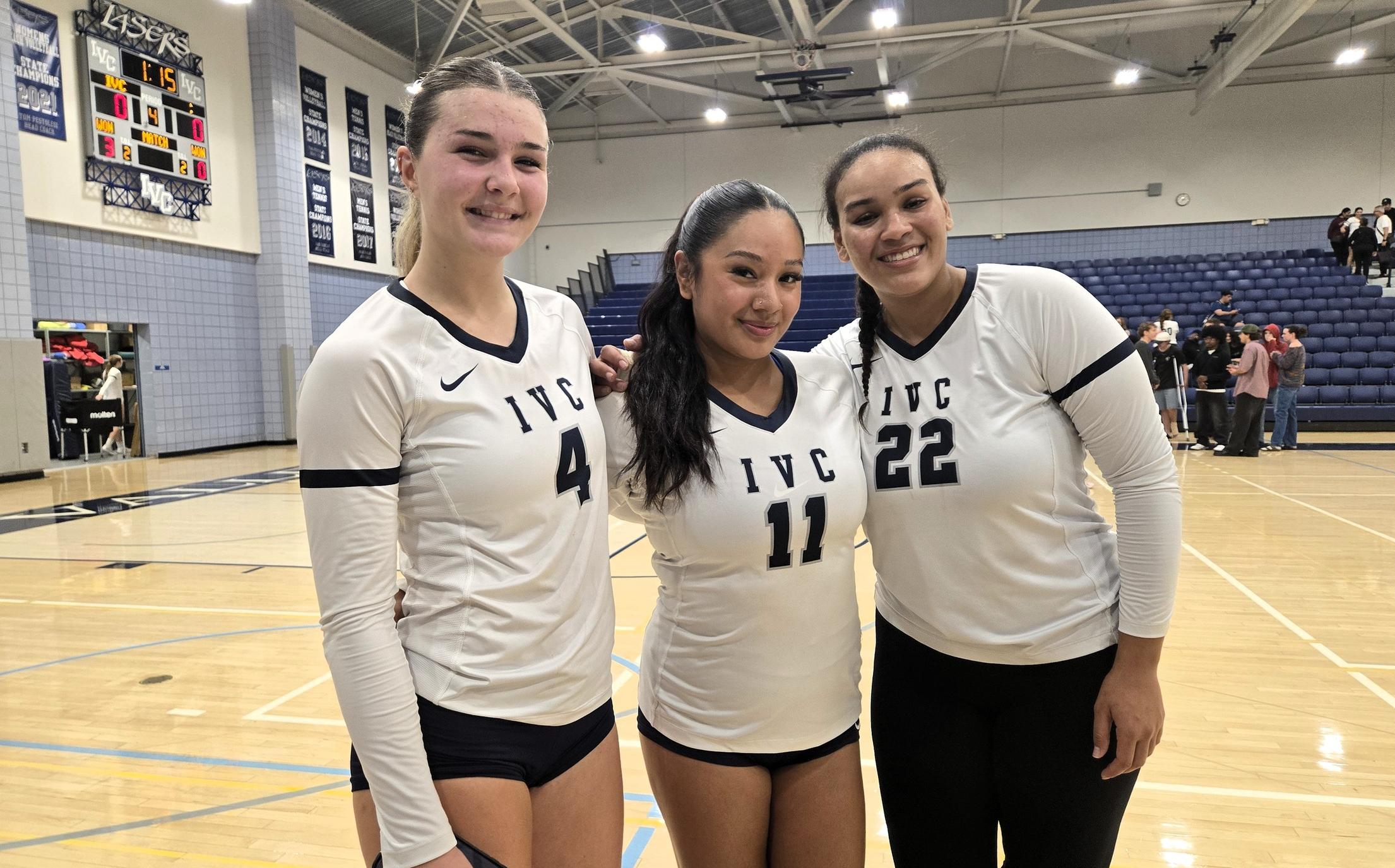 Women's volleyball sweeps Santa Ana, steps up in conference
