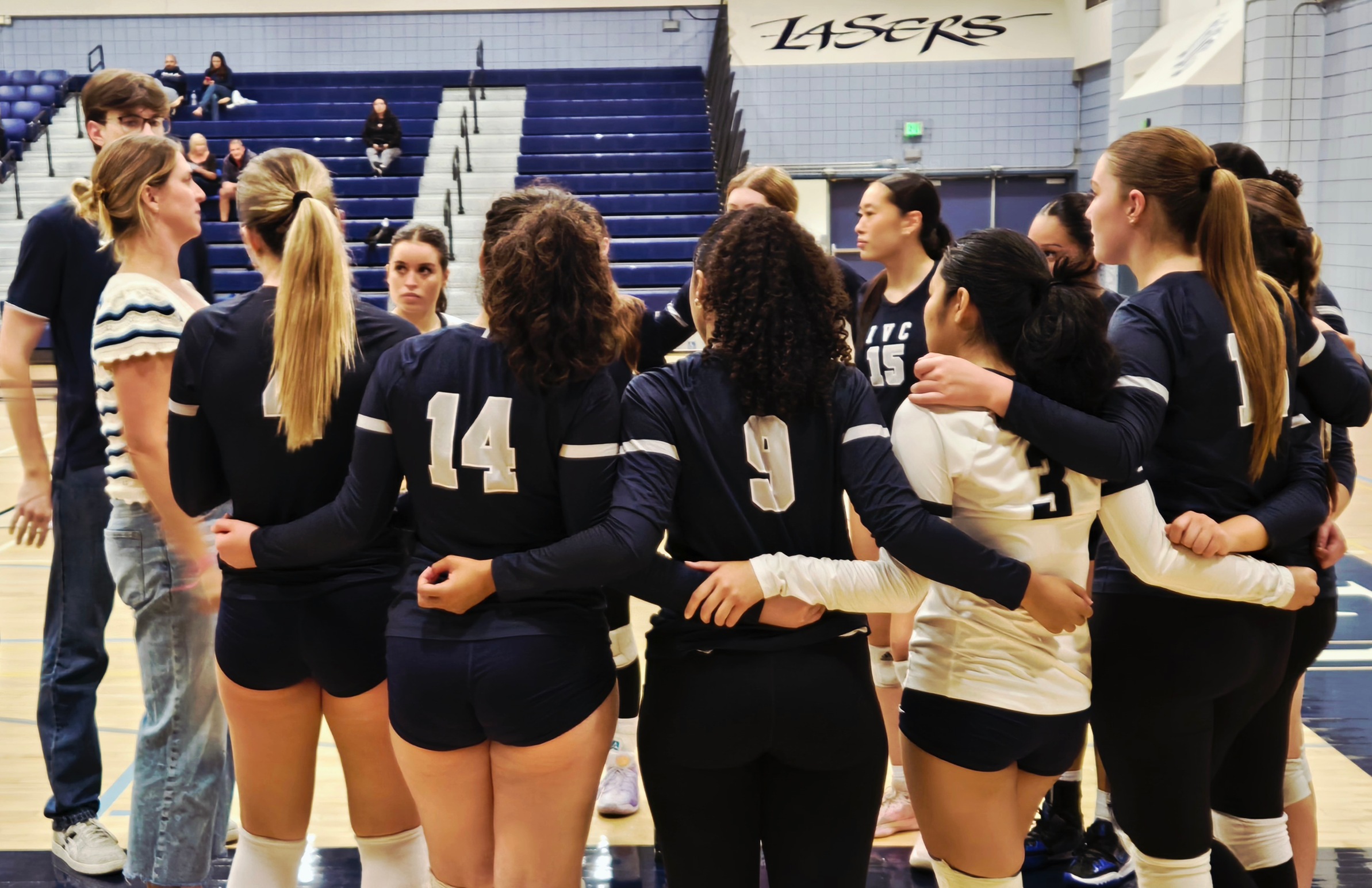 Women's volleyball team stays on a roll, sweeps Riverside